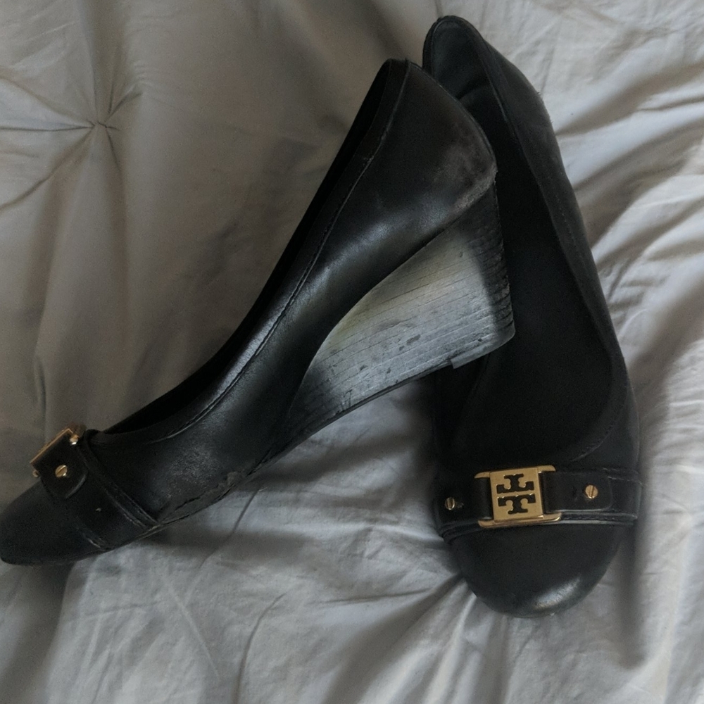 Tory Burch Black/Gold Wedge Heels Size 10